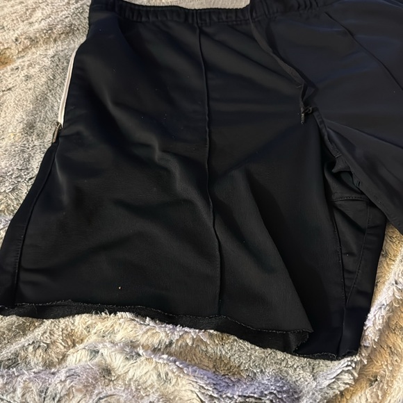 Men’s or Women’s Nike black athletic Shorts With Zipper Pockets on both sides! - Picture 5 of 10
